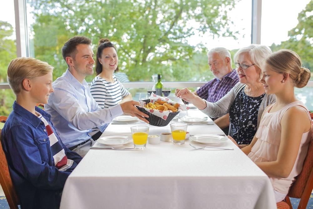 restaurant cafeteria