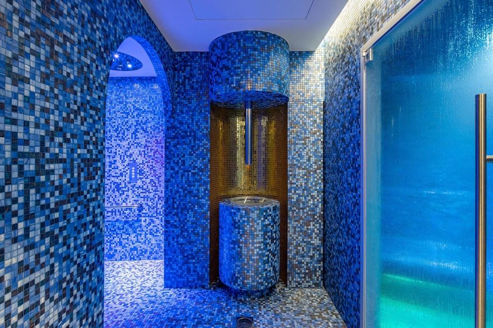 swimming pool spa