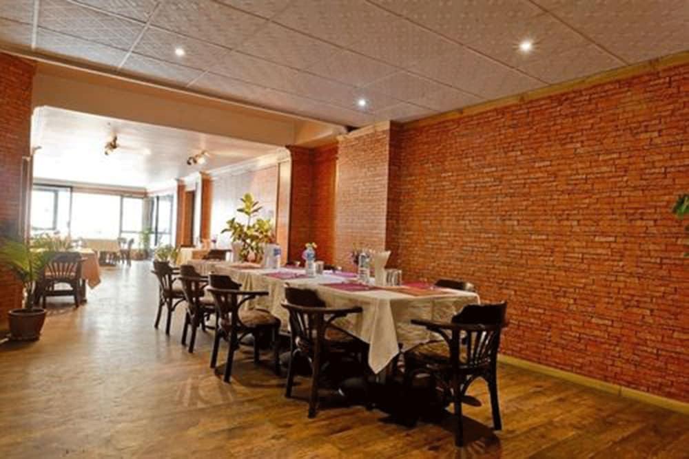 restaurant cafeteria