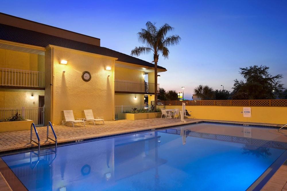 swimming pool spa