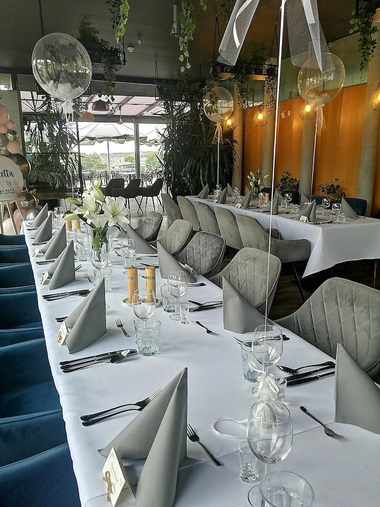 restaurant cafeteria