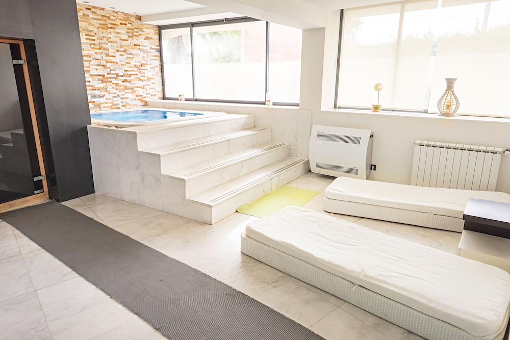 swimming pool spa