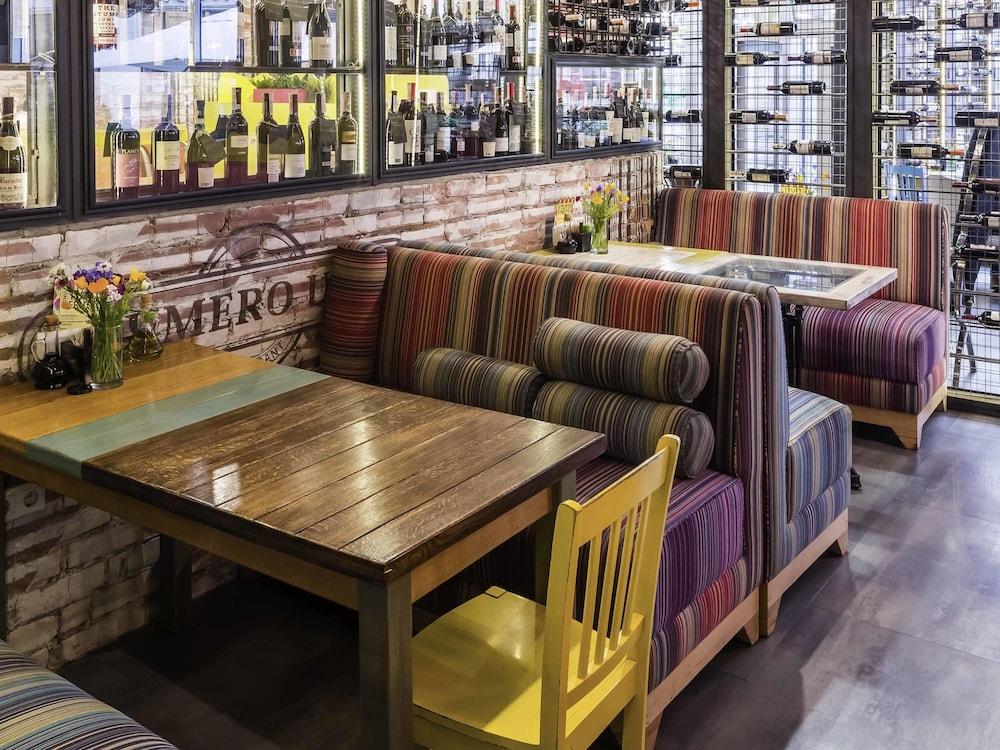 restaurant cafeteria