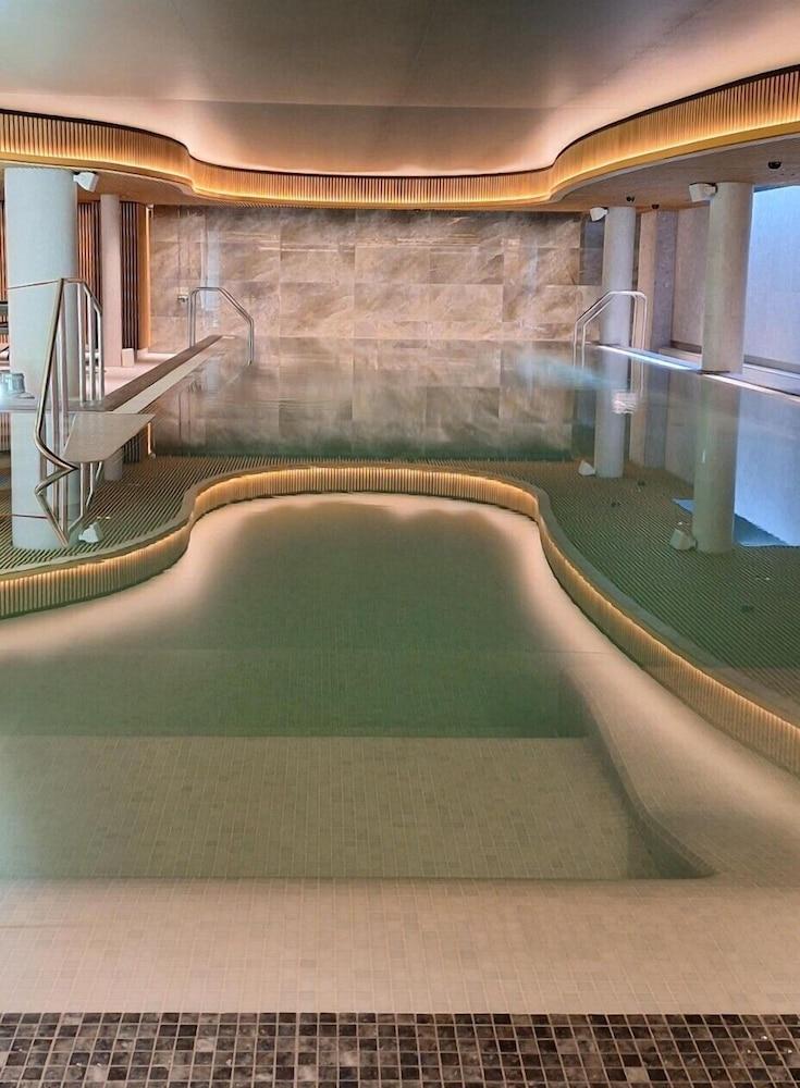swimming pool spa