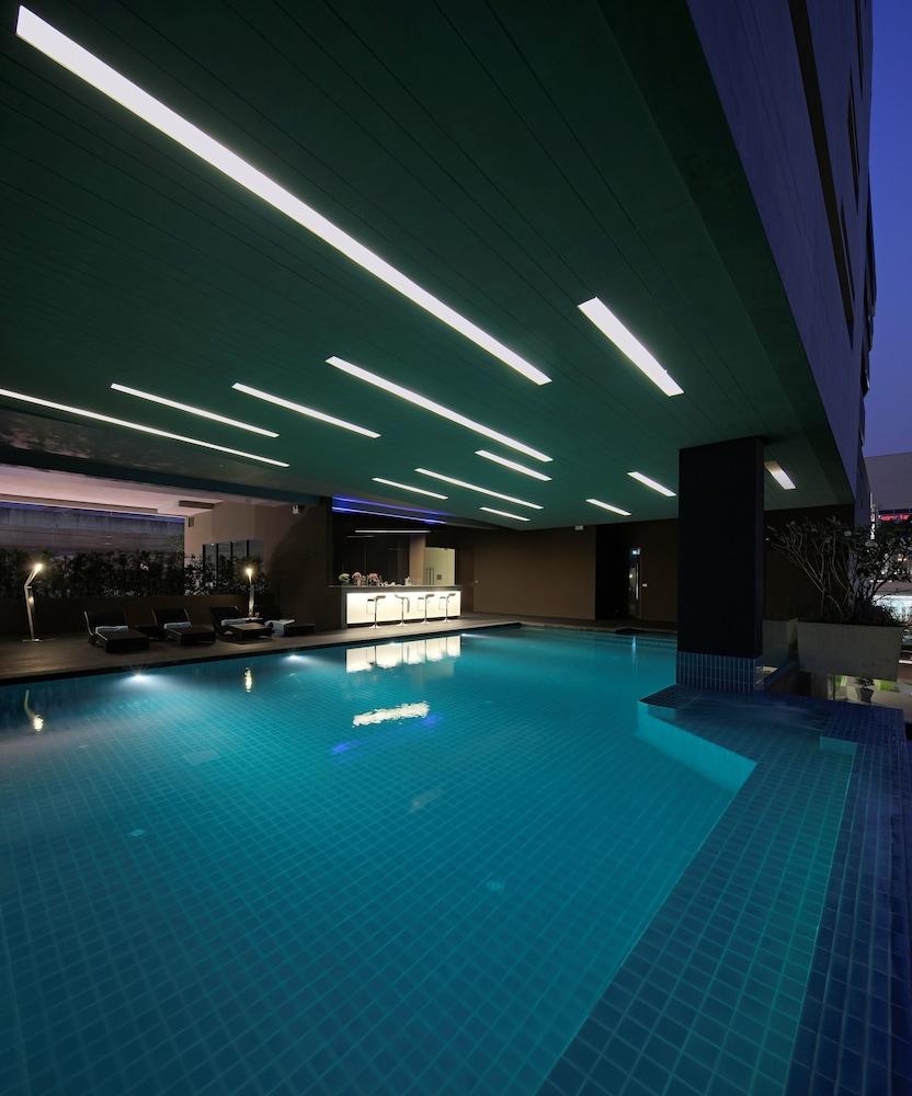 swimming pool spa