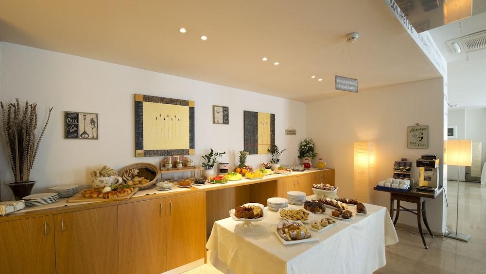 restaurant cafeteria
