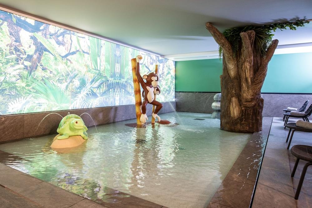 swimming pool spa
