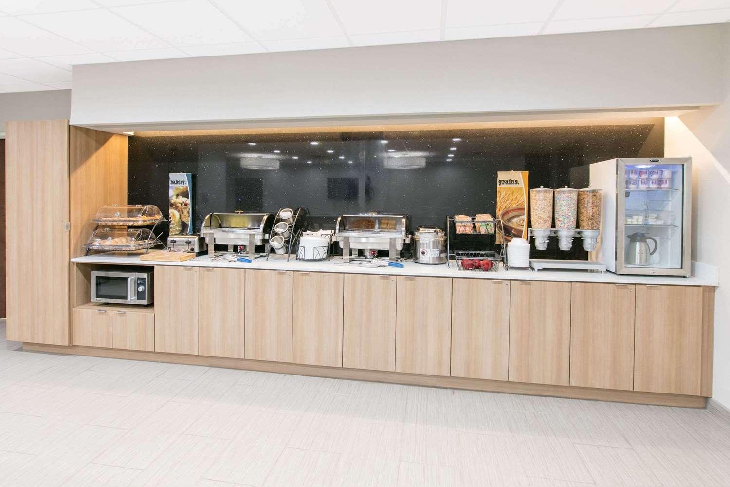 restaurant cafeteria