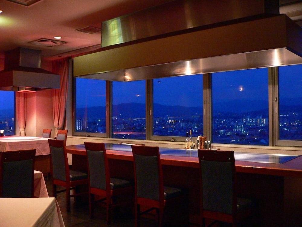 restaurant-cafeteria