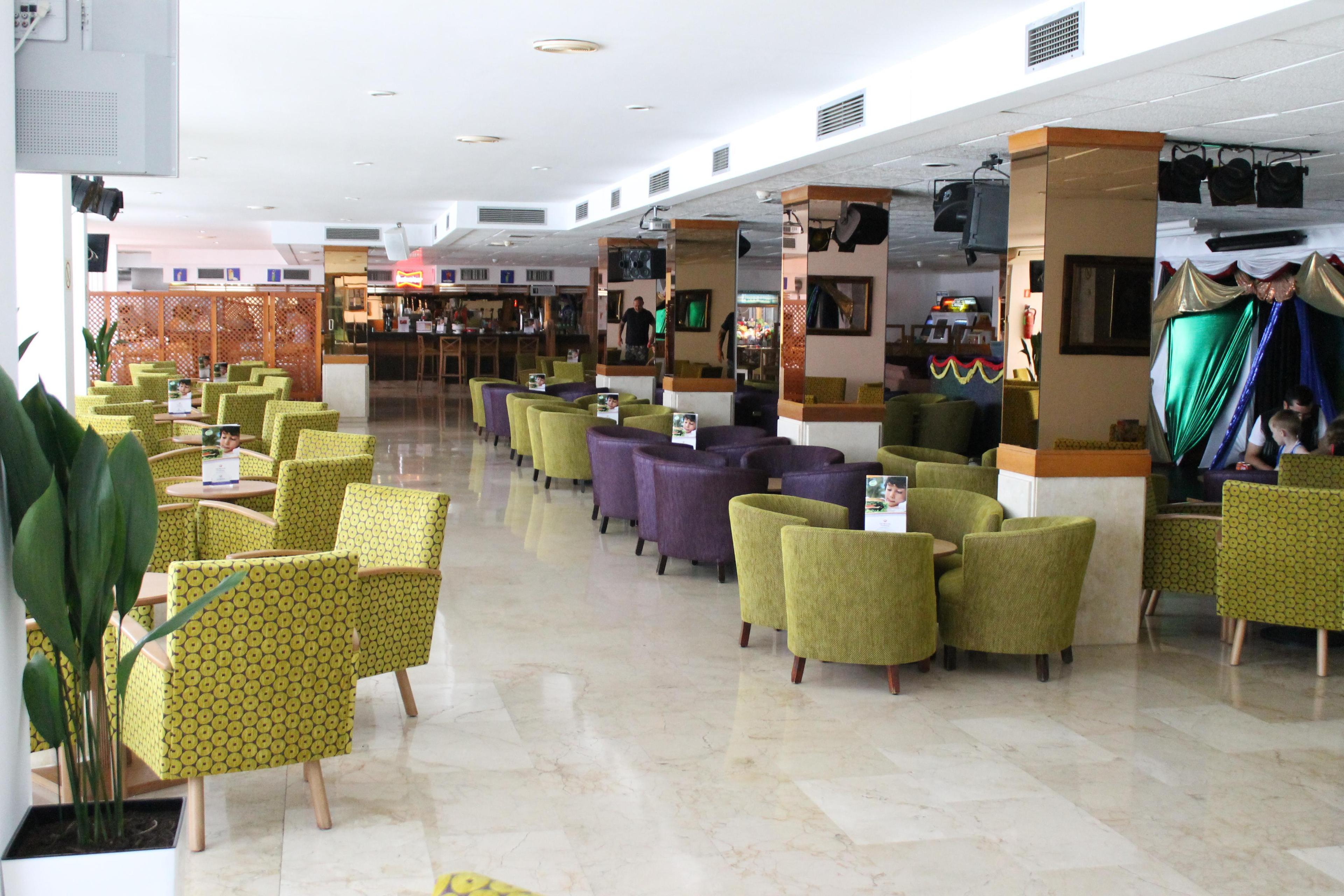 restaurant cafeteria