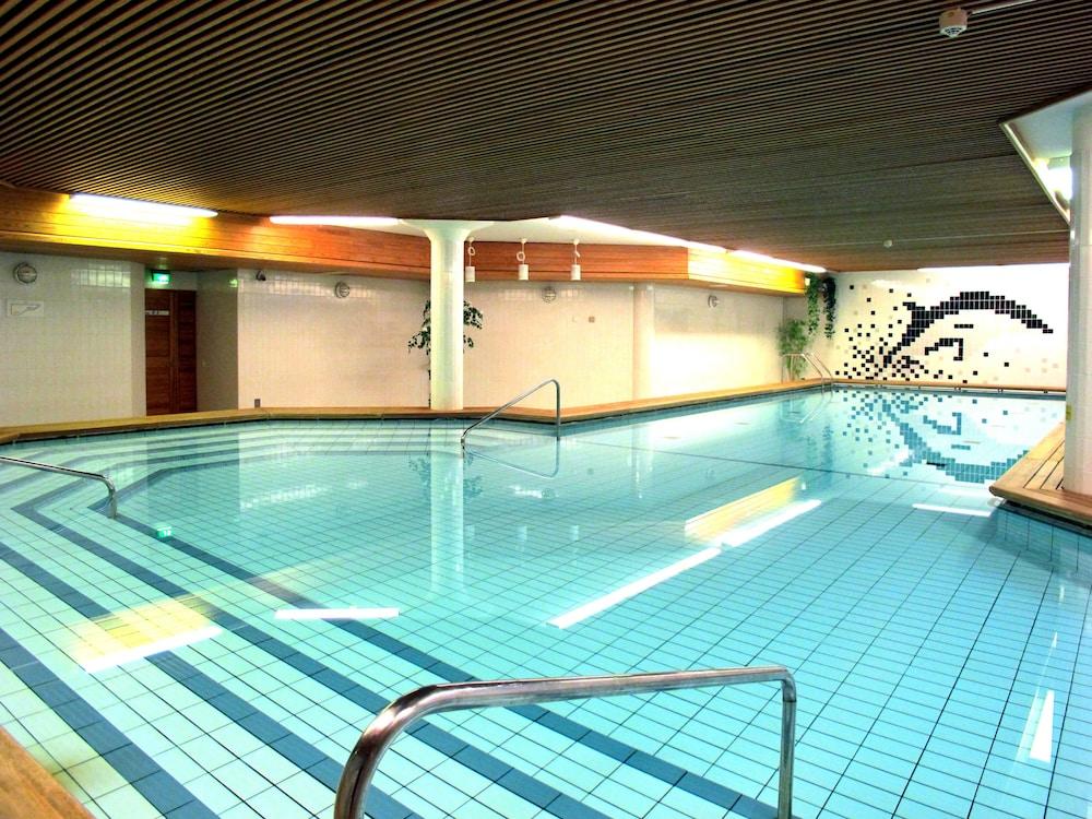 swimming pool spa