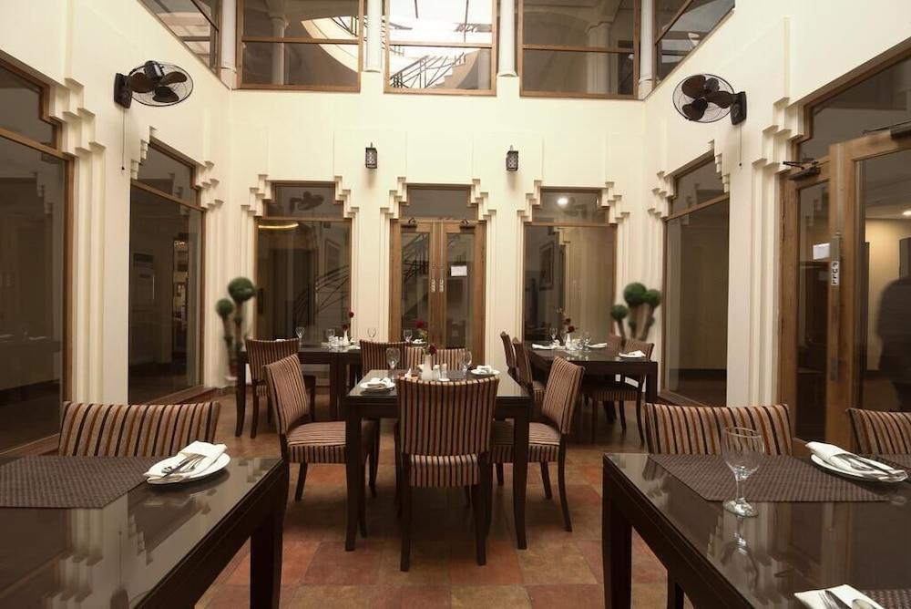 restaurant cafeteria