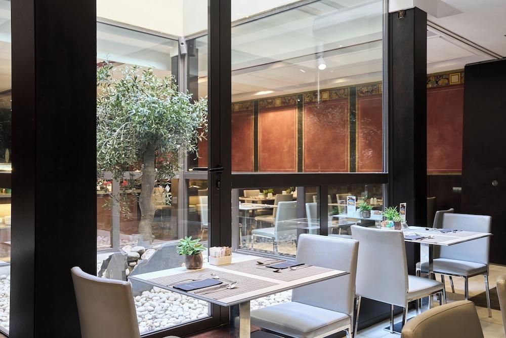 restaurant cafeteria