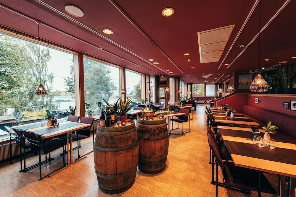 restaurant cafeteria