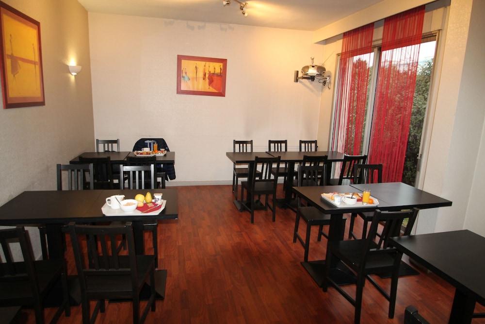 restaurant cafeteria