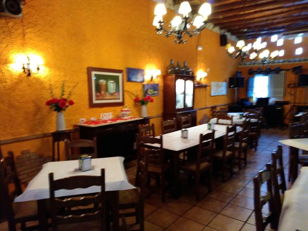 restaurant cafeteria