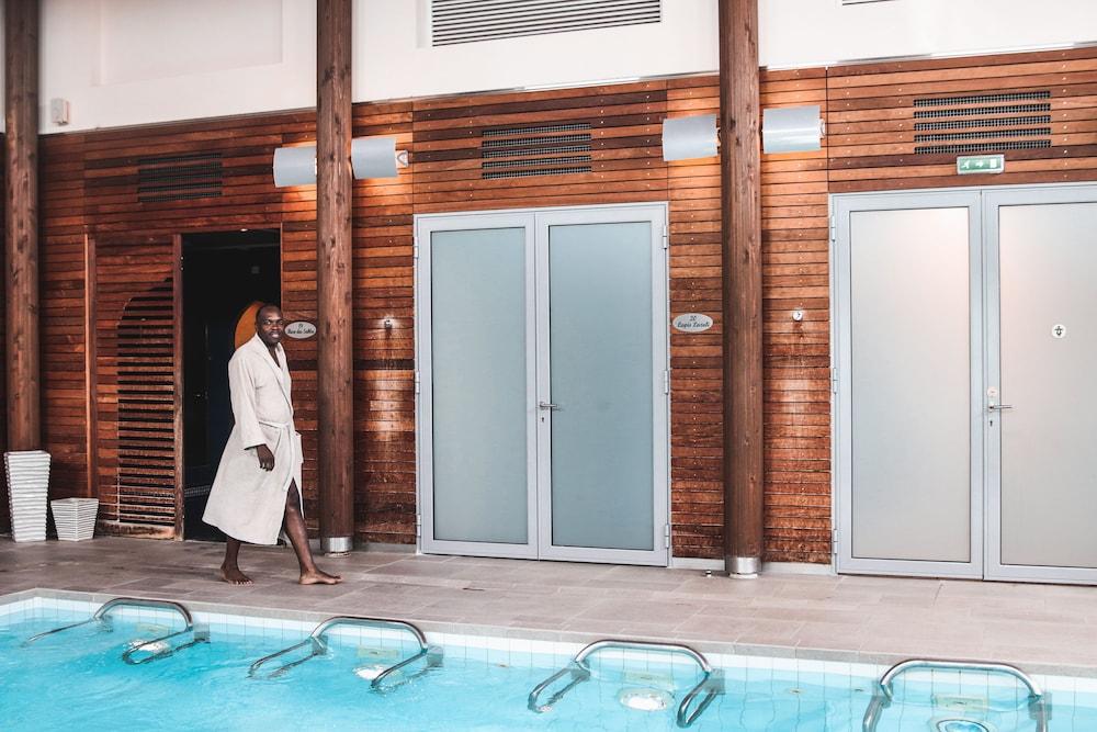 swimming pool spa