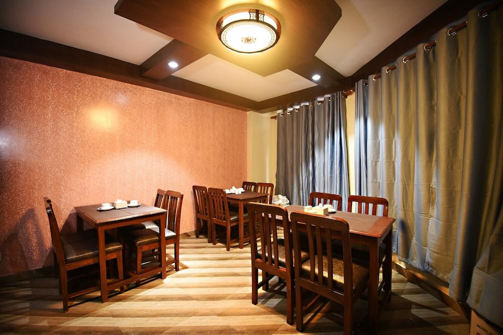 restaurant cafeteria