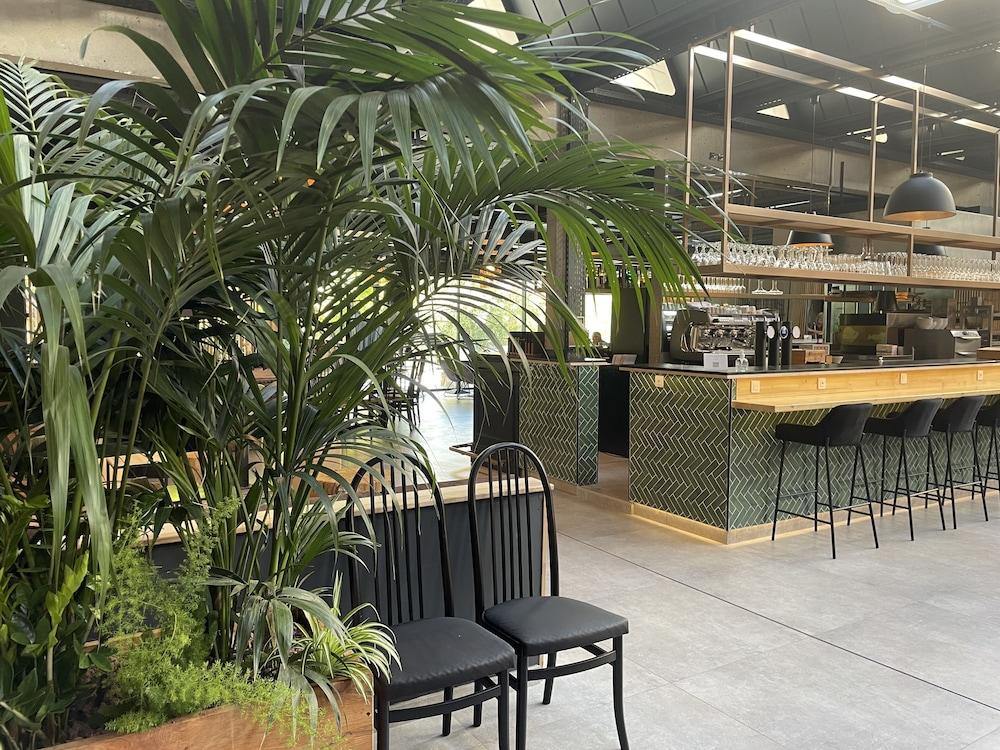 restaurant-cafeteria