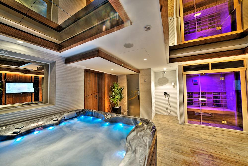 swimming pool spa