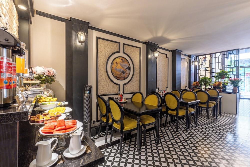 restaurant cafeteria