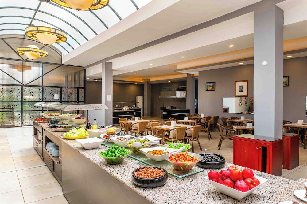 restaurant cafeteria