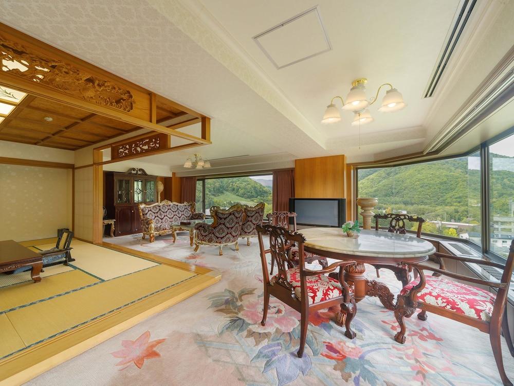 restaurant-cafeteria