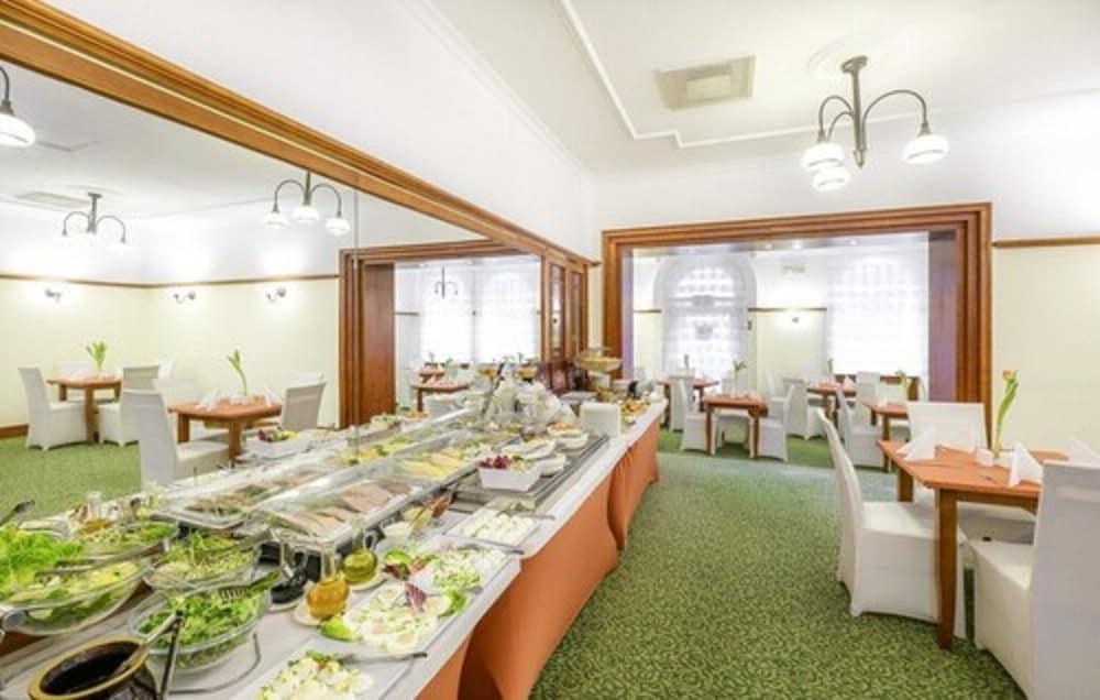 restaurant-cafeteria