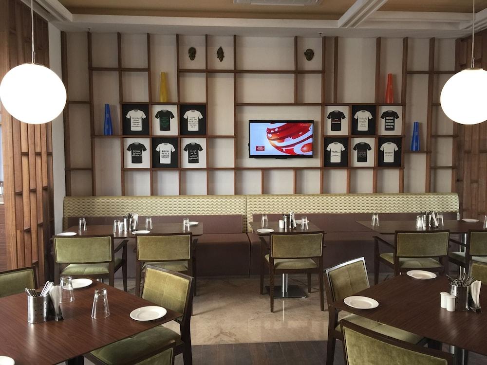 restaurant cafeteria