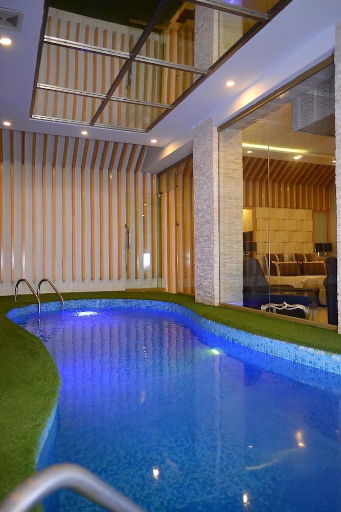 swimming pool spa