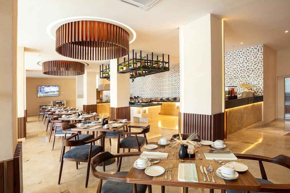 restaurant cafeteria