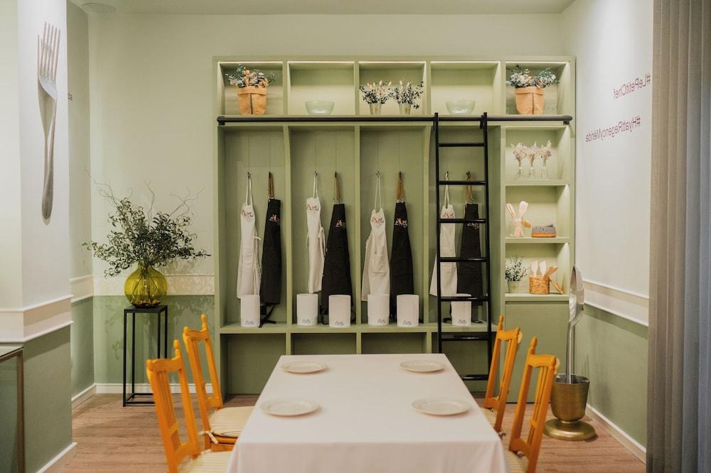 restaurant cafeteria