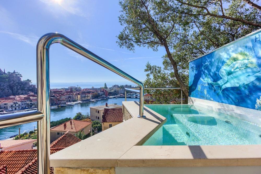 swimming pool spa