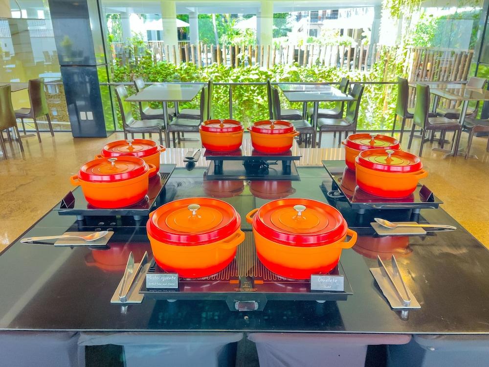 restaurant cafeteria