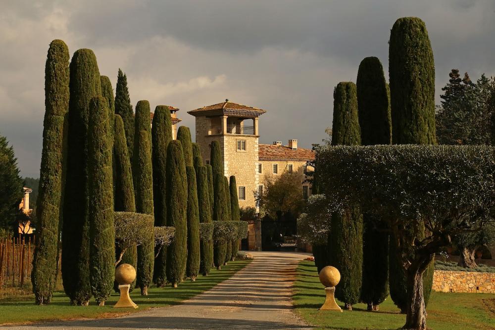 surroundings