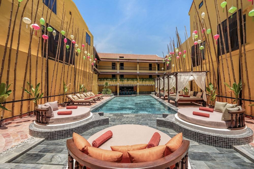 swimming pool spa