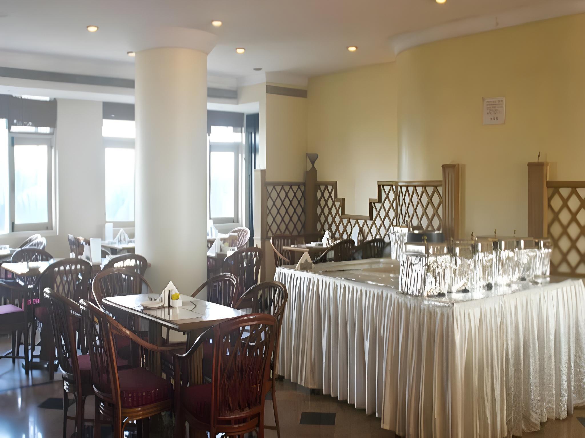 restaurant cafeteria