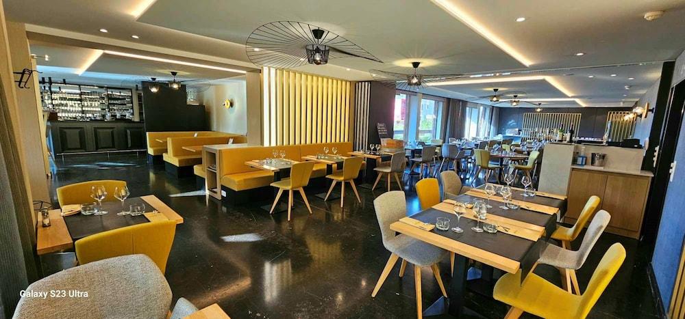 restaurant cafeteria