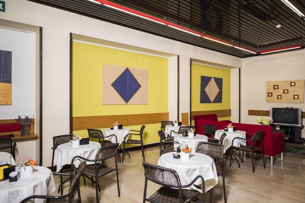 restaurant-cafeteria