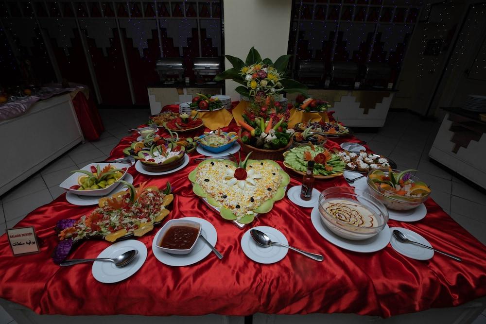 restaurant cafeteria