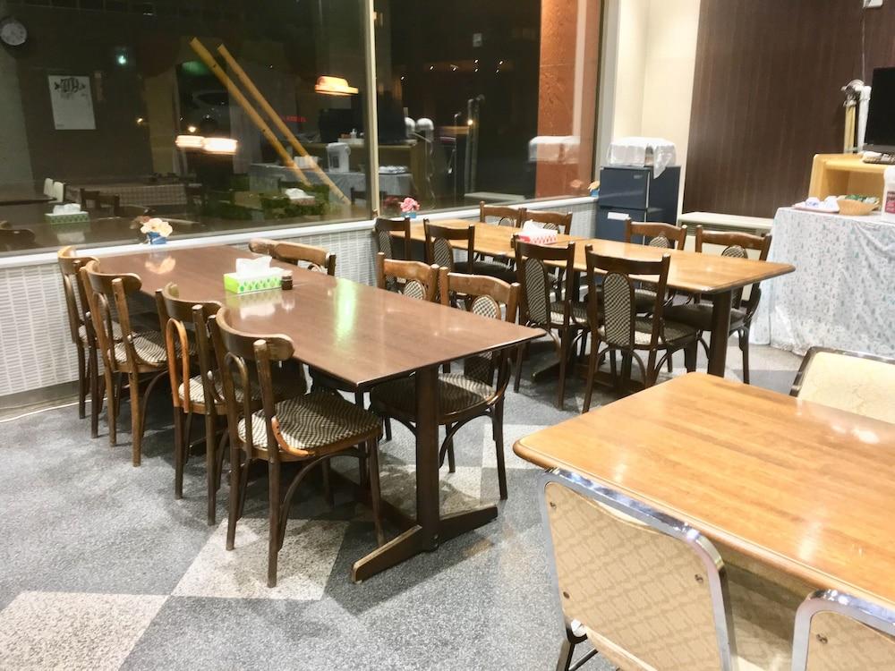 restaurant cafeteria