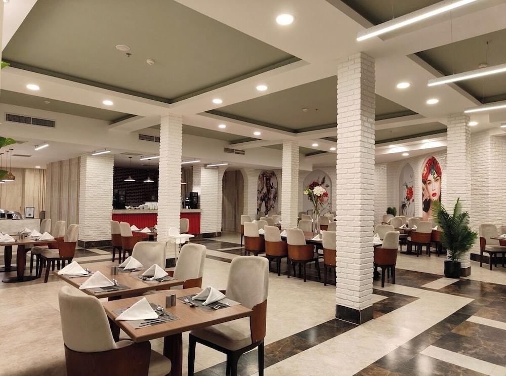restaurant cafeteria