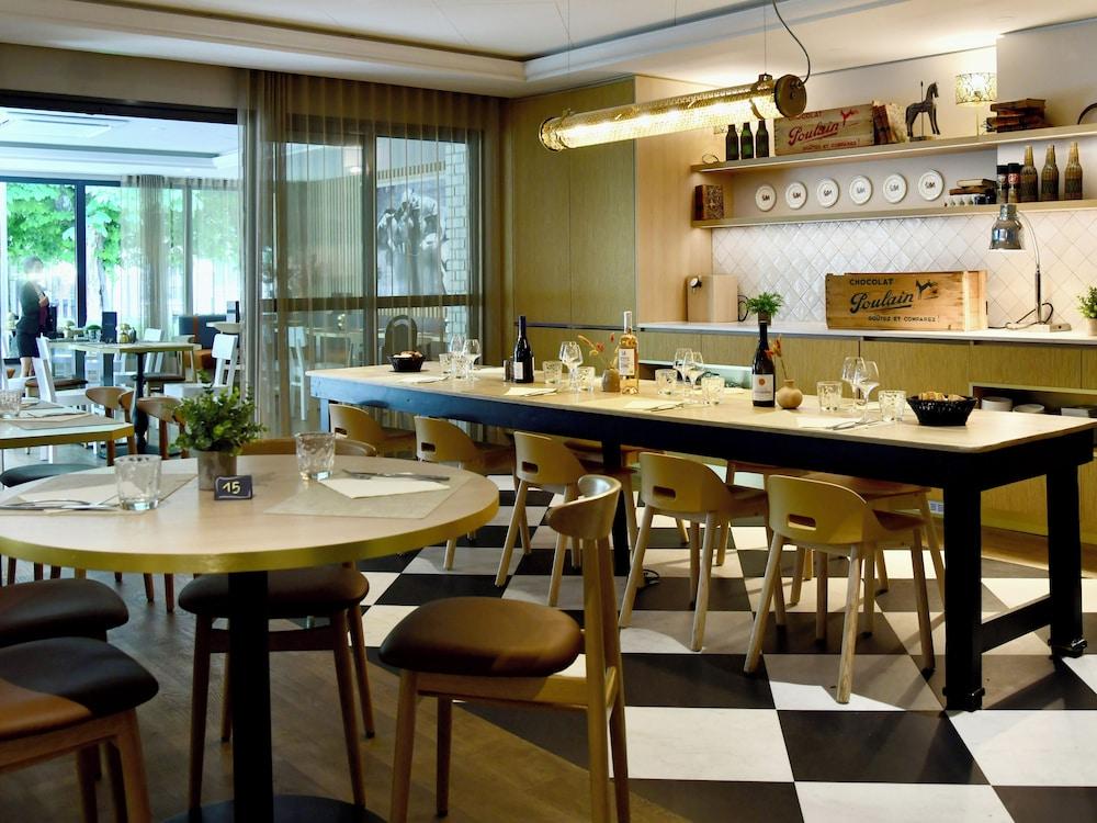restaurant cafeteria