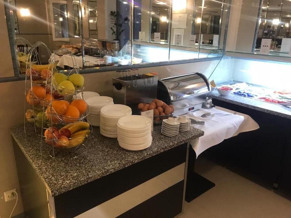 restaurant-cafeteria