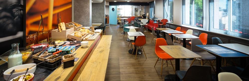 restaurant cafeteria
