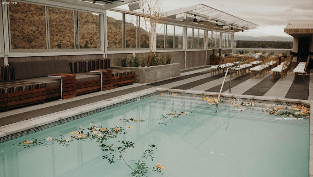 swimming pool spa