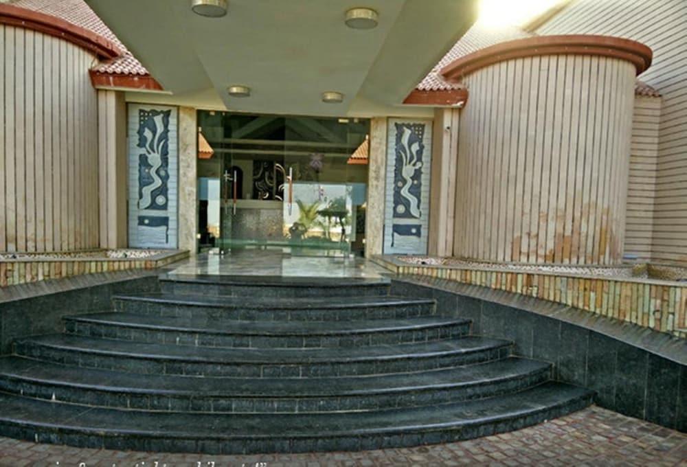 swimming pool spa