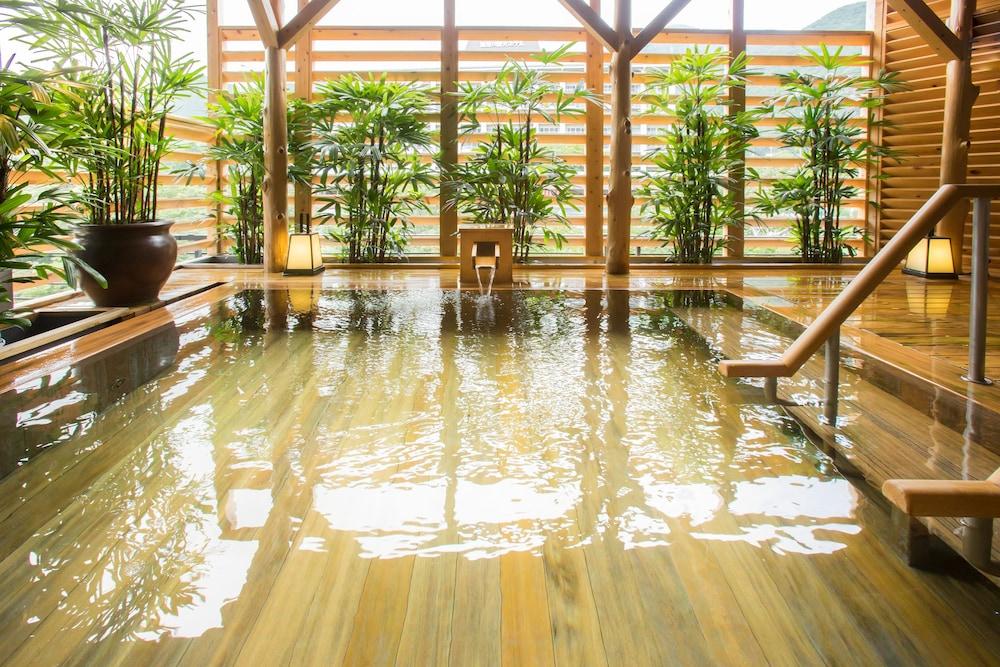 swimming pool spa