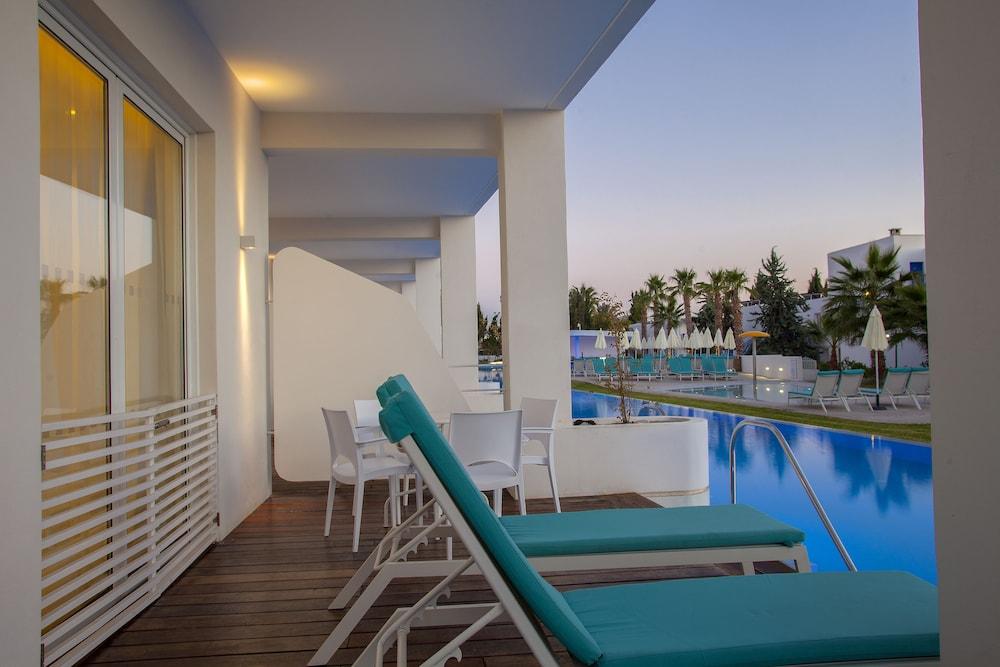 swimming pool spa