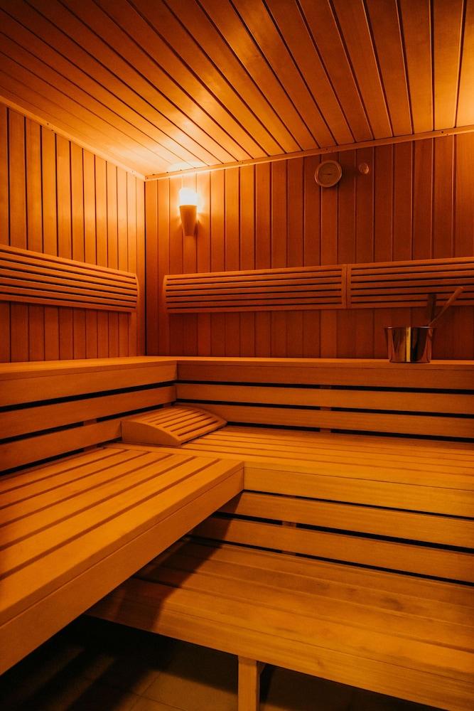 swimming pool spa